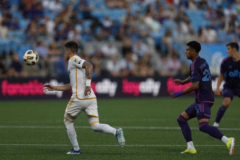 Galaxy stymied in 0-0 tie with Charlotte FC