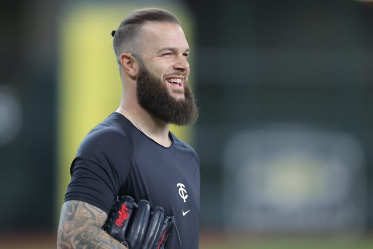 Reports: Brewers acquire LHP Dallas Keuchel from Mariners