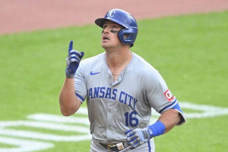 Royals OF Hunter Renfroe (fractured toe) placed on IL