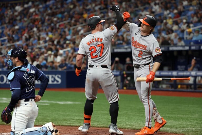 O's use 5-2 win to get historic sweep over Rays