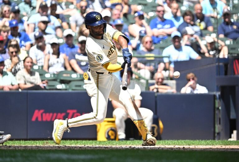 Brewers use sixth-inning burst to defeat Blue Jays