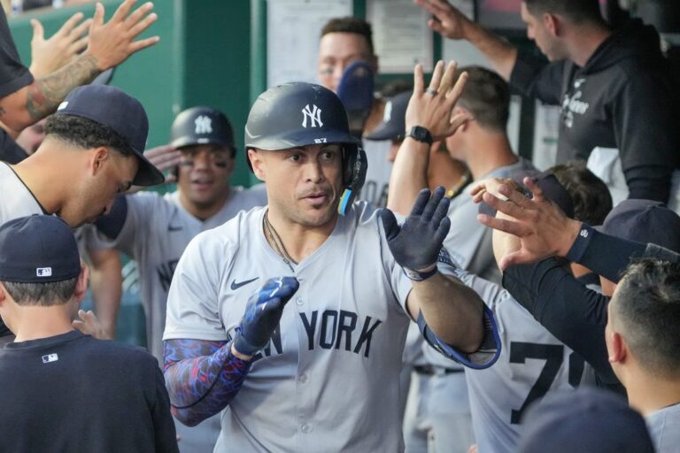 Yankees throttle Royals for fourth straight win