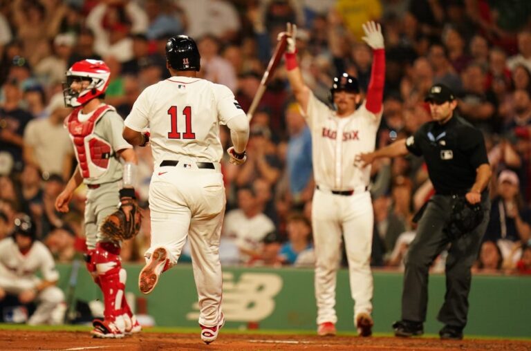 Hot-hitting Red Sox begin series vs