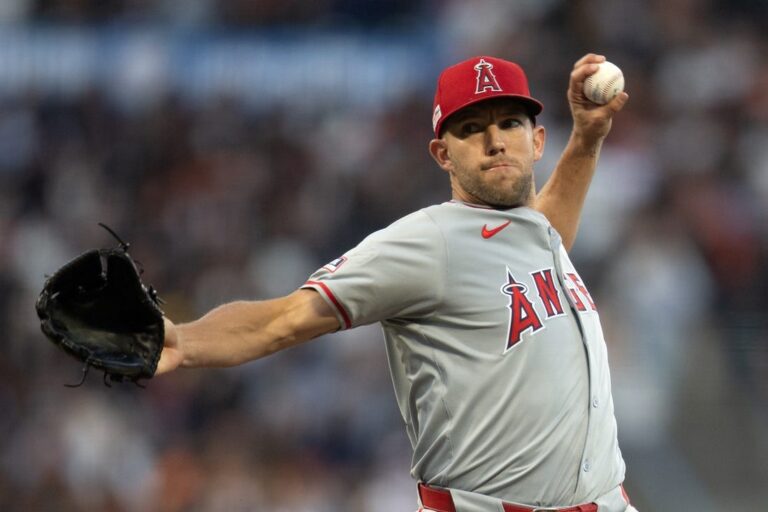Angels build early cushion, hang on to beat Giants