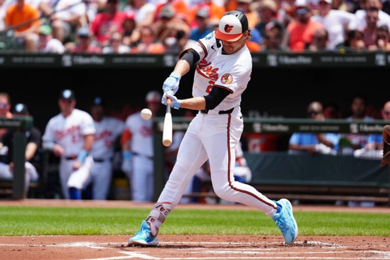 Gunnar Henderson leads Orioles' HR barrage in win over Phillies