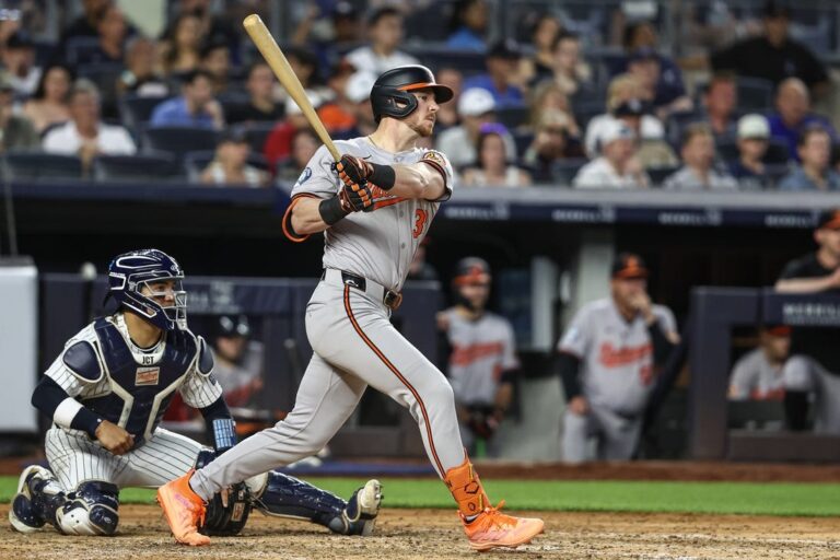 Orioles survive rocky finish to down Yankees