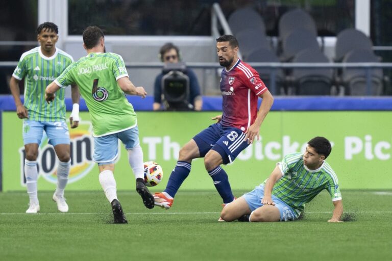 Sounders storm back, upend FC Dallas in stoppage time