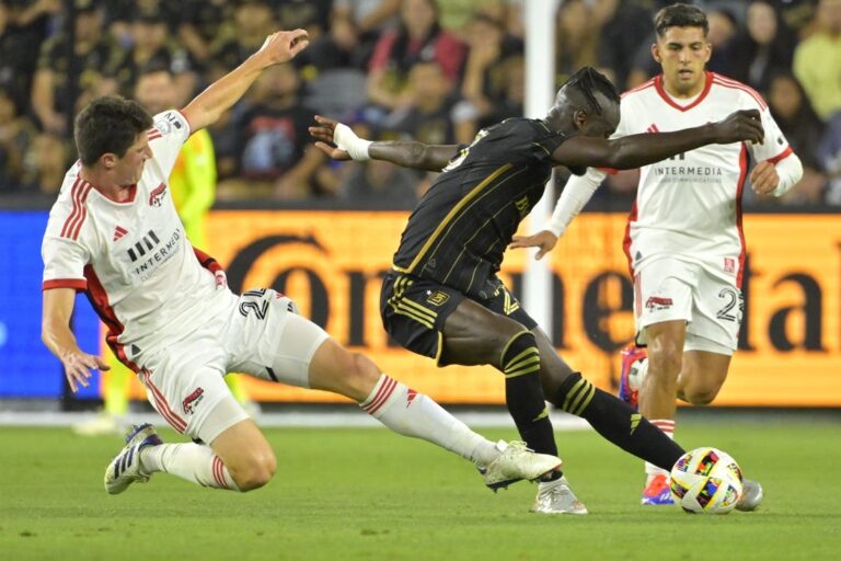 Sizzling Los Angeles FC face challenge in Rapids