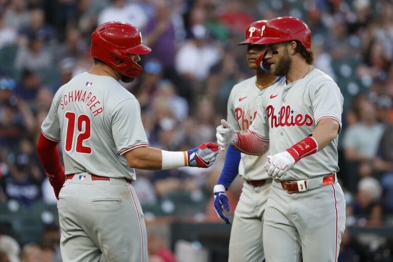 MLB roundup: Phillies post triple play in rout of Tigers
