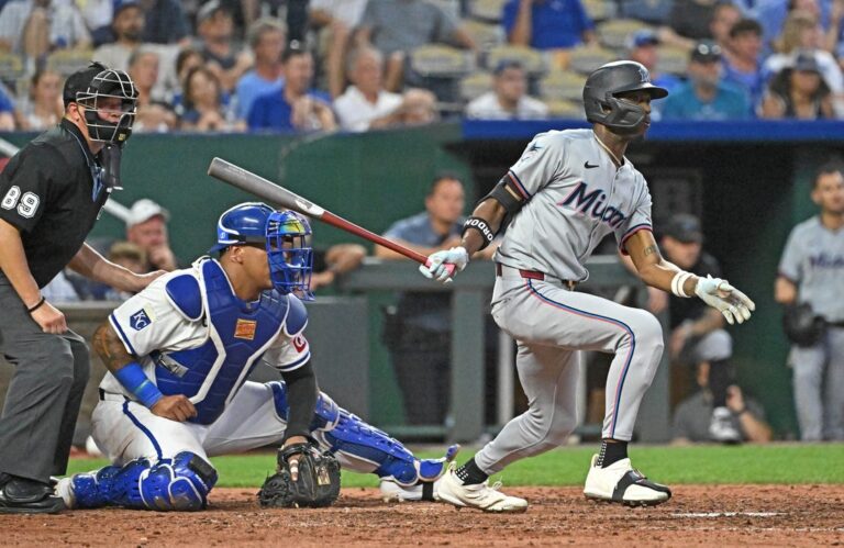 Marlins squeak out win over struggling Royals