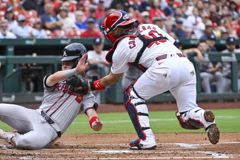 Braves knock off Cardinals 6-2 in opener of twin bill