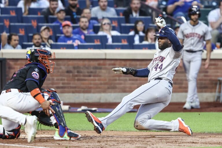 Astros look to resume climb against hot Mets