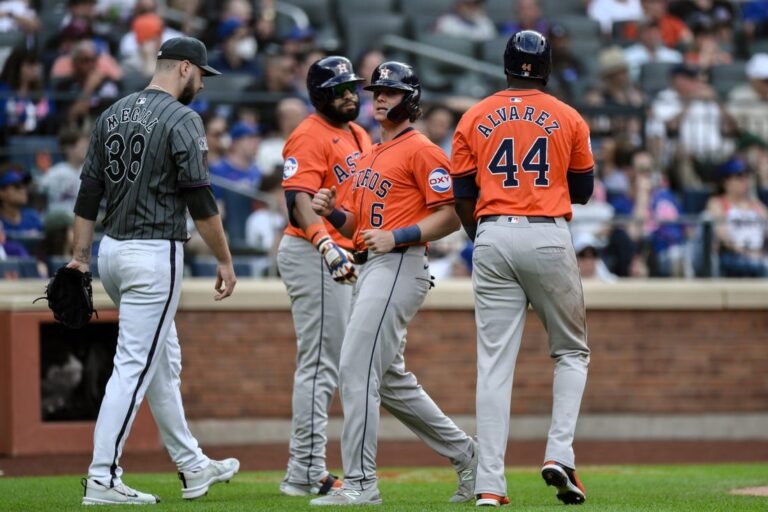 Astros dig hole, rally to defeat Mets