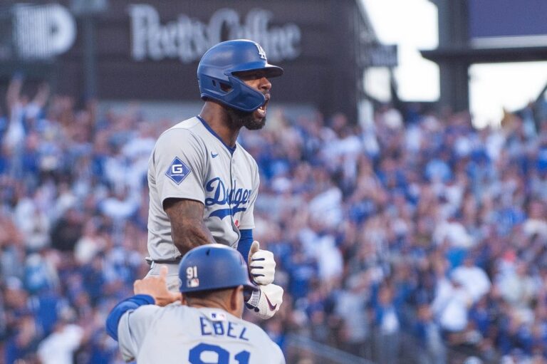 Dodgers explode with 7-run 11th to dispatch Giants