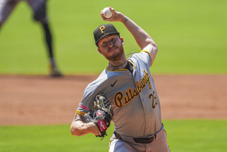 Pirates use power, pitching to double up Braves