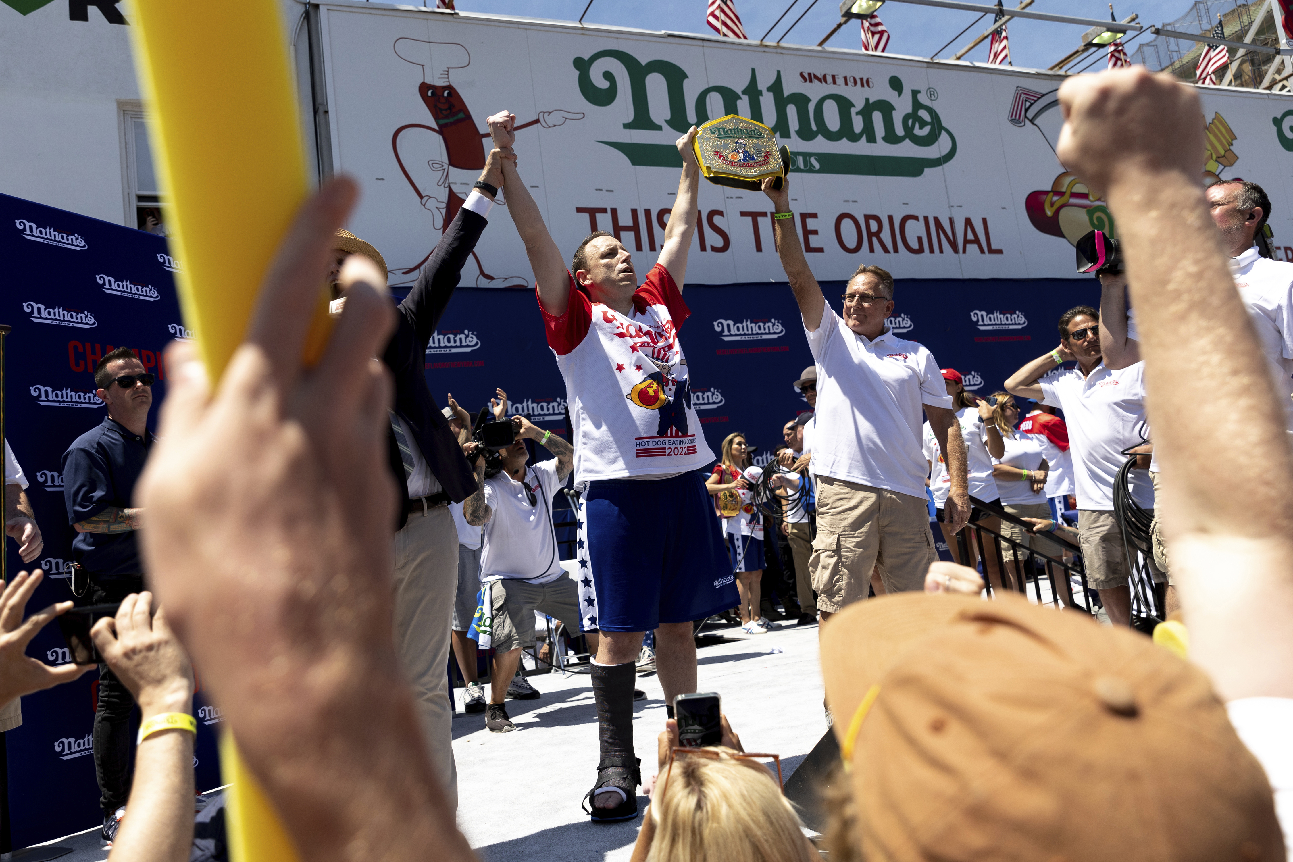 hot dog eating contest