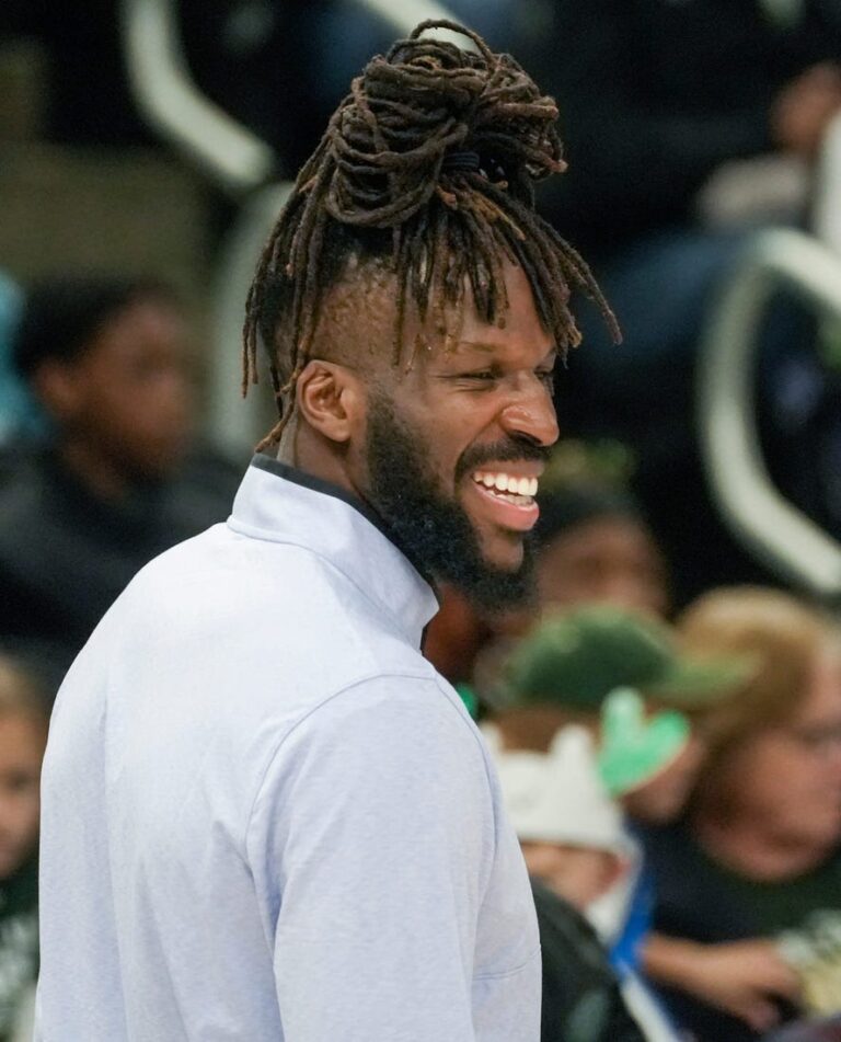 Report: DeMarre Carroll joining Cavs coaching staff