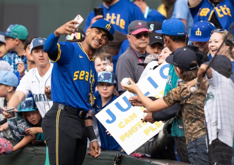 Mariners look to build on win, host Blue Jays