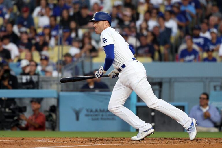 Teoscar Hernandez's walk-off hit lifts Dodgers over D-backs