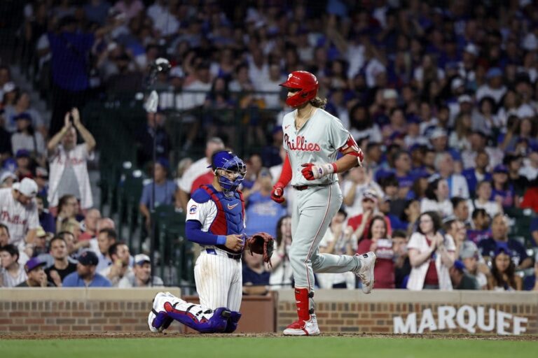 Phillies power up in second straight win over Cubs