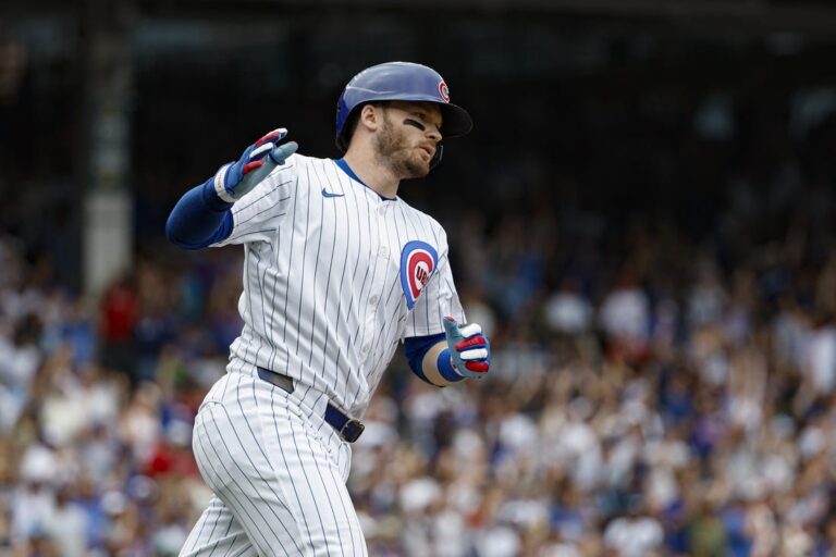 Ian Happ (2 HRs, 6 RBIs), Cubs rout Phils to avert sweep