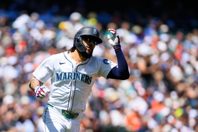 Bats come alive as Mariners pull away from Orioles