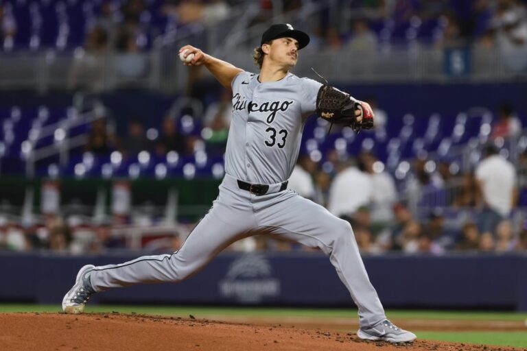 White Sox edge Marlins for rare road victory