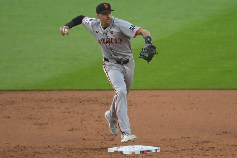 Giants release two-time Gold Glove SS Nick Ahmed