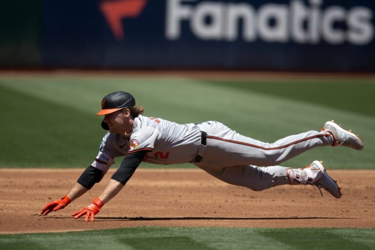 Orioles bounce back to beat A's, complete winning road trip