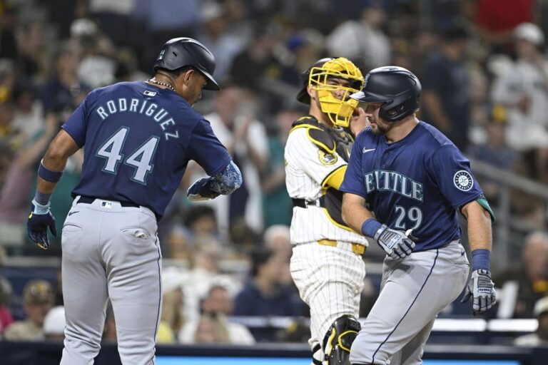 Mariners' offense aims for encore against Padres