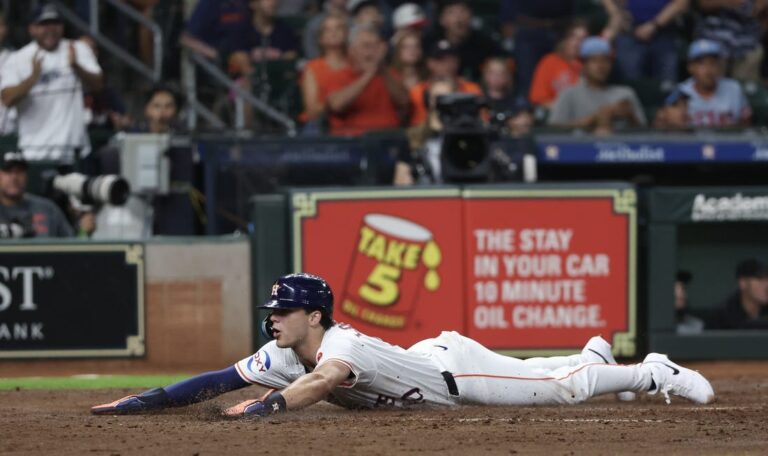 Astros sweep Marlins for 9th straight home win