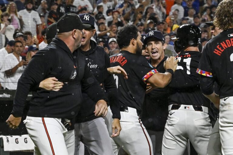 Post-beaning scuffle raises heat in Yankees-Orioles series