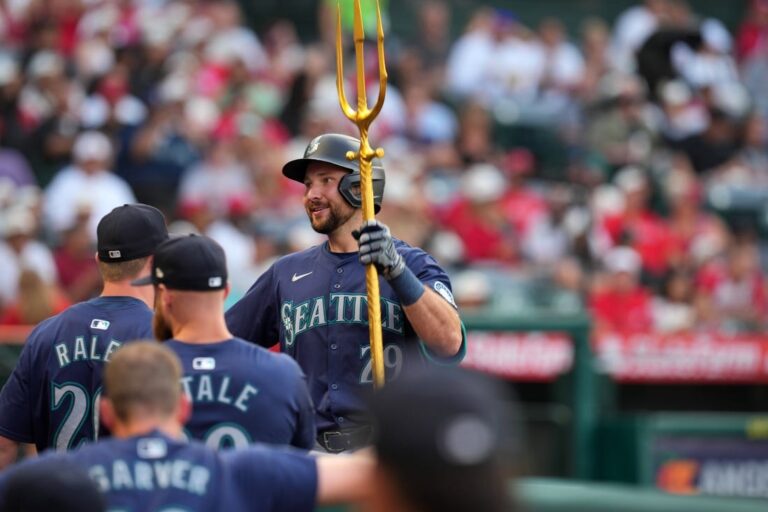Mariners' Cal Raleigh looks to flex muscles in rematch vs