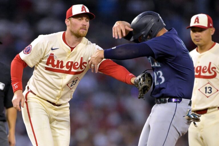 Angels' early lead holds up in 2-1 win over Mariners