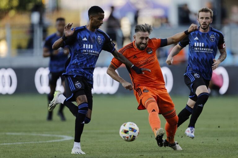 Dynamo escape lowly San Jose with late goal