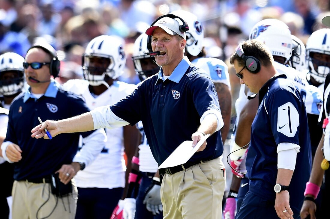 Showboats hire Ken Whisenhunt as head coach