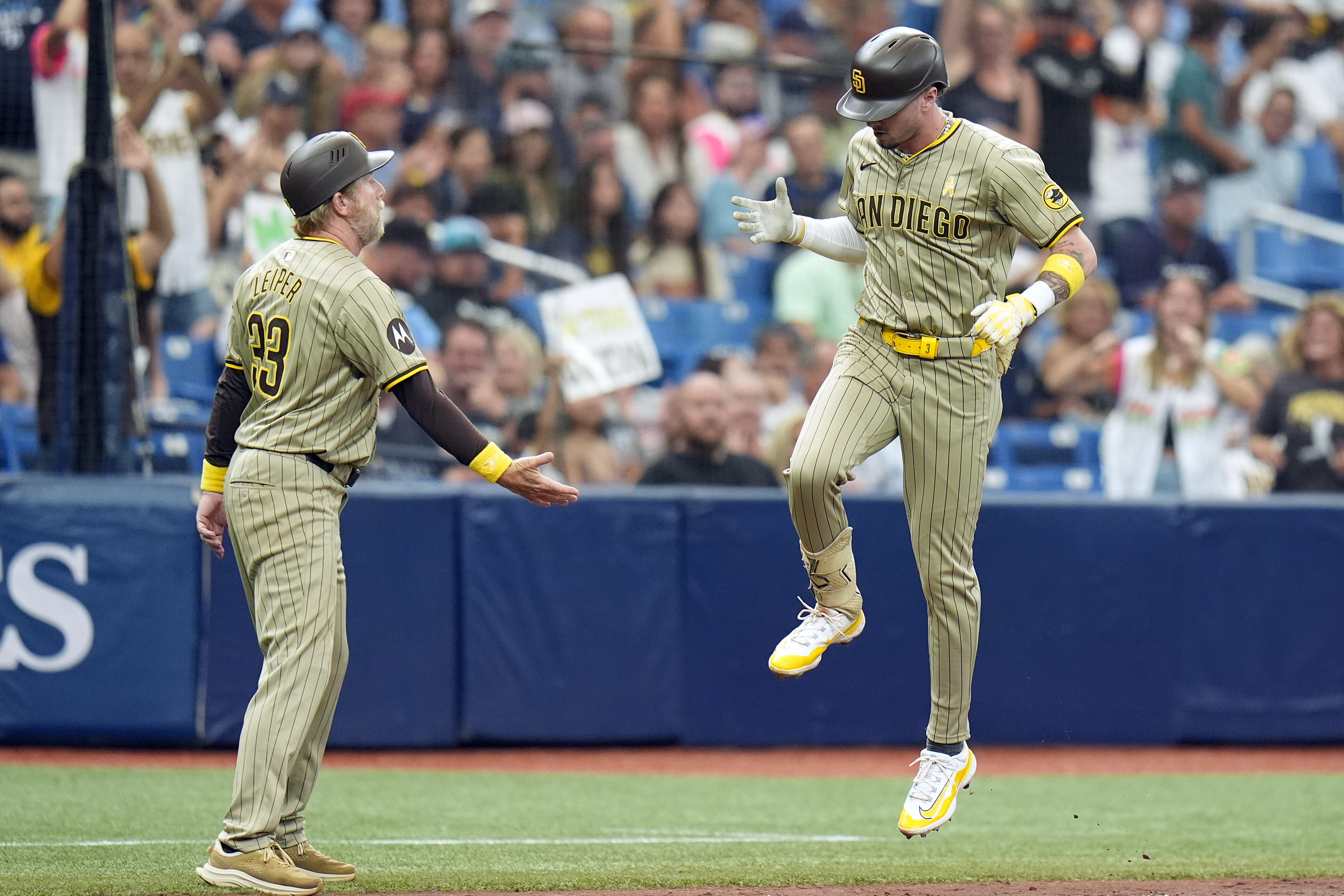 Who will be crowned National League Rookie of the Year? We analyze the impressive rookie campaigns of Paul Skenes and Jackson Merrill in 2024.