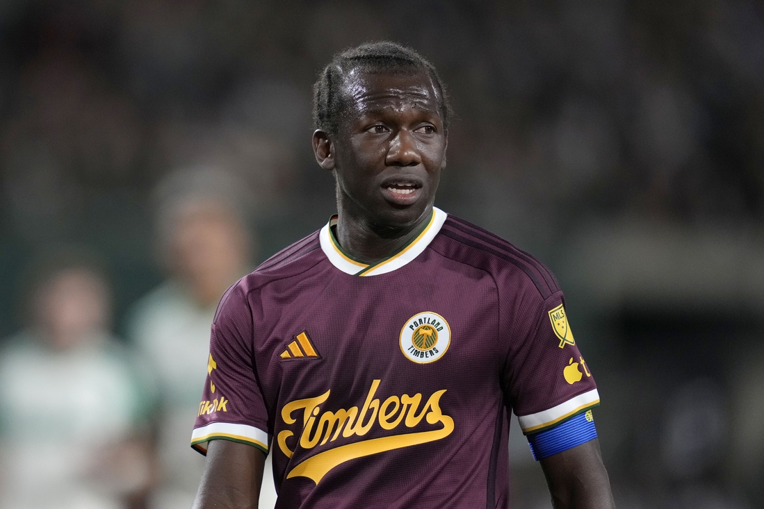 Timbers' Diego Chara signs deal to play 15th season with club