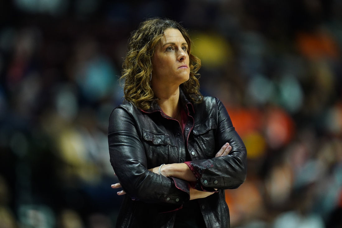 Report: Fever targeting Sun coach Stephanie White