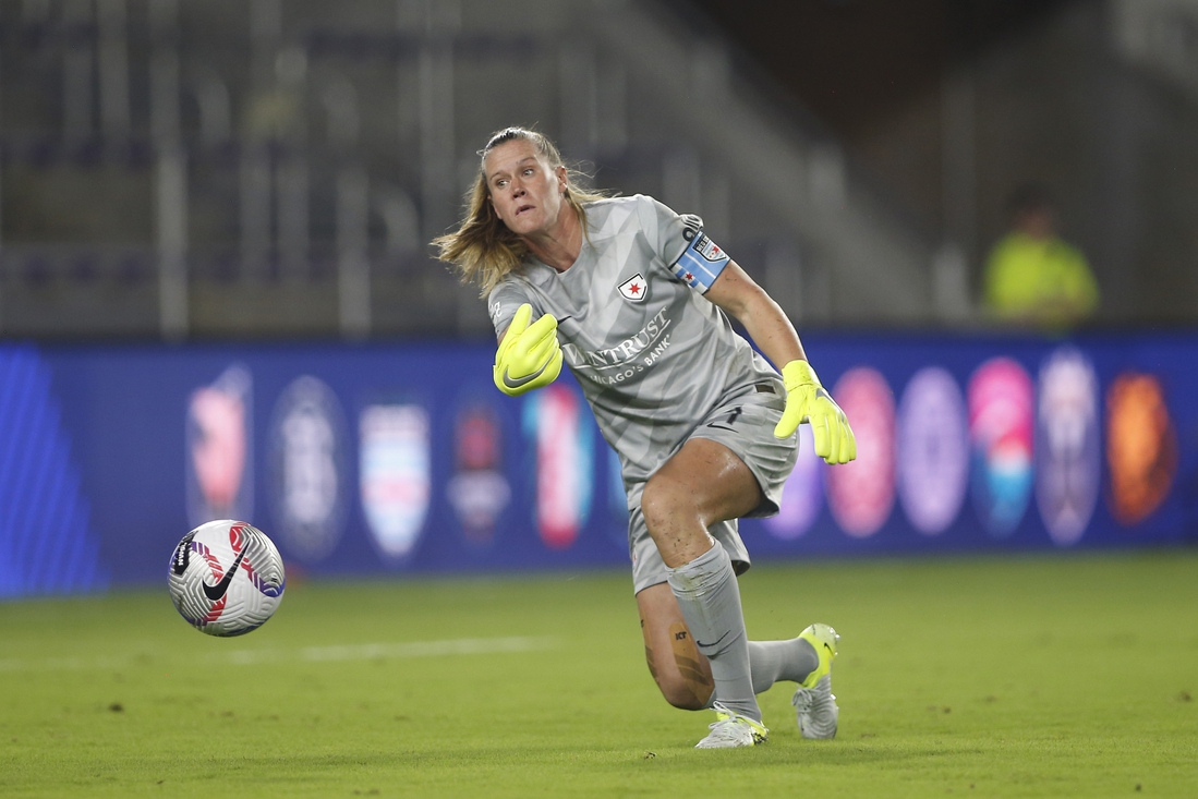 Longtime GK Alyssa Naeher retires from USWNT