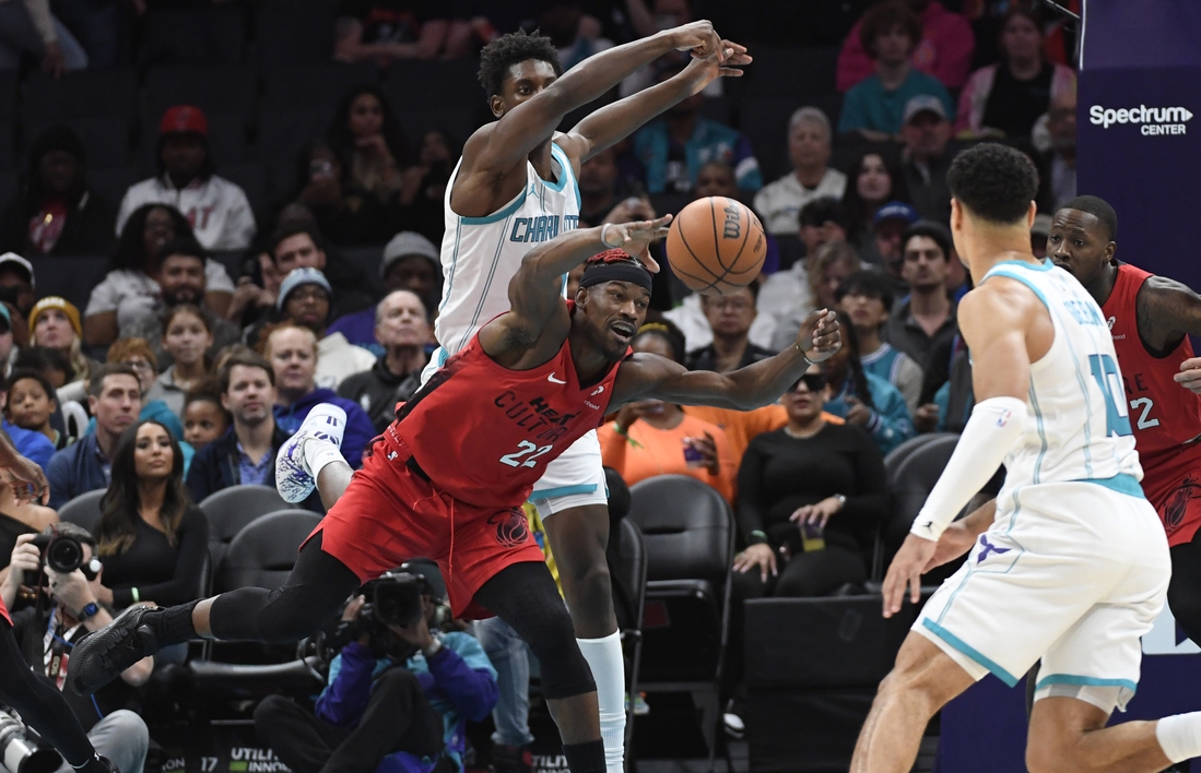 Heat top Hornets despite blowing 20-point lead