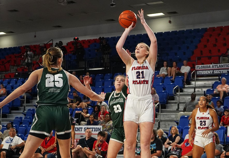 Florida Atlantic Dominates: Owls End Manhattan’s Winning Streak in Thanksgiving Classic