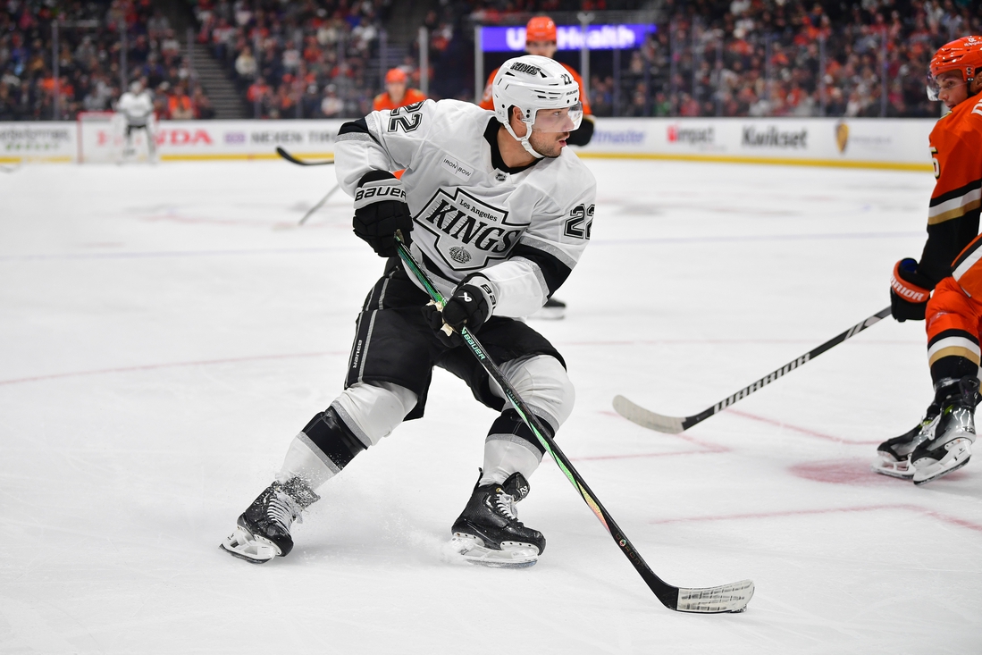 One winning streak will end when Kings welcome Stars