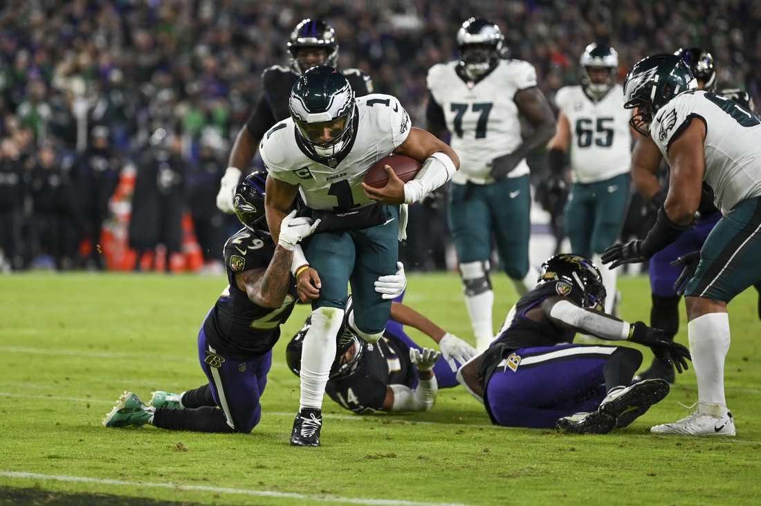 Eagles battle back, defeat Ravens for 8th straight win