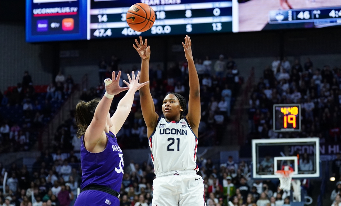 Women's Top 25 roundup: Sarah Strong, No