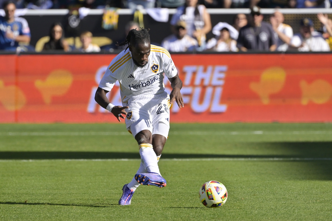 Galaxy clip Red Bulls for record 6th MLS title