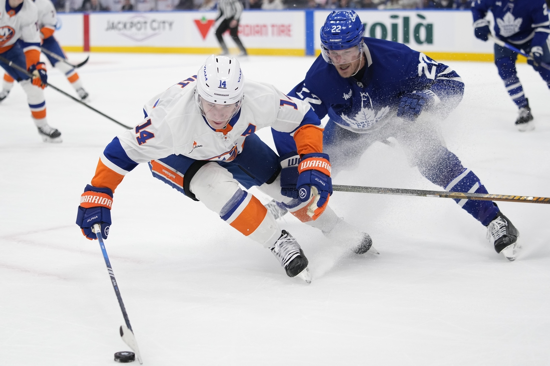 Bo Horvat tallies 3 points as Islanders take down Maple Leafs