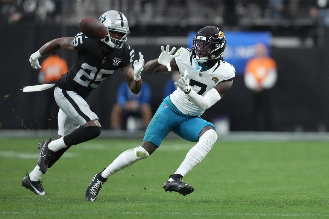 Raiders end 10-game skid by knocking off Jaguars