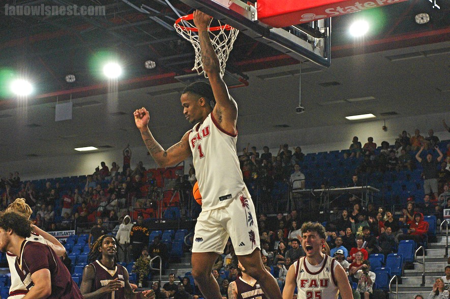 FAU-MBB-Texas-State-12-14-24-Glenn-Dunk