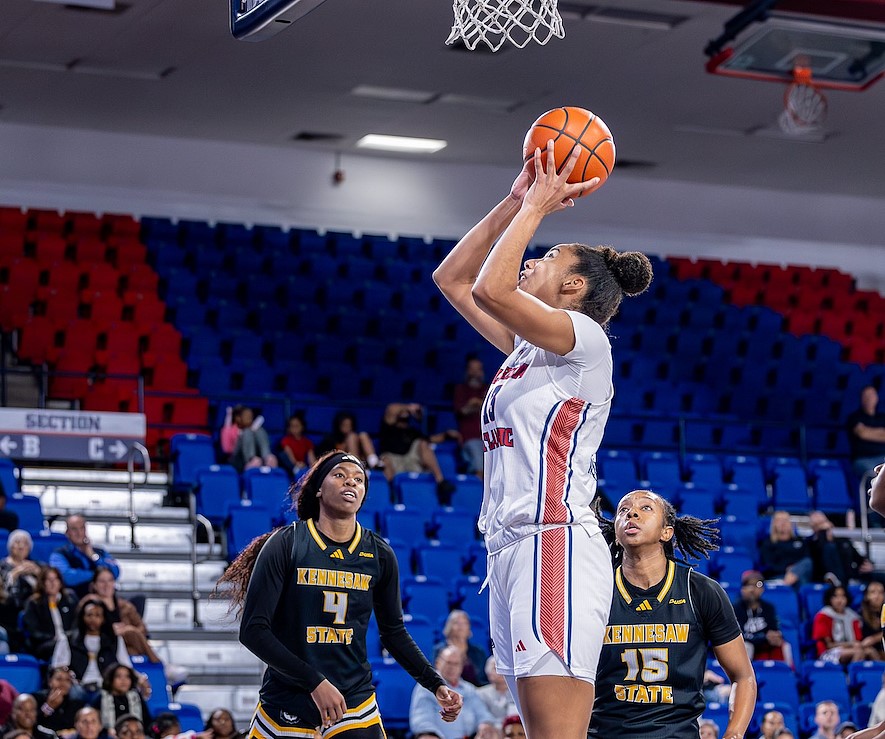 FAU-WBB-Kenesaw-State-12-13-24-Van Der Woude